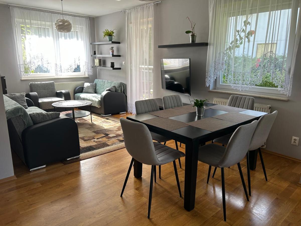 Ferienwohnung Quiet Enclave Near The Airport Breslau Exterior foto